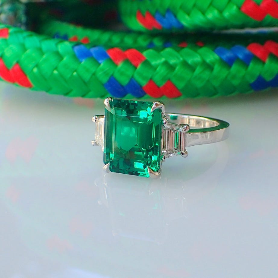 Emeral Ring with Trapezoid Diamond